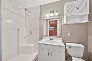 610 W Maud St, Tavares, FL 32778 - Photo 17