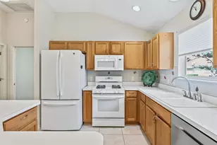 3025 Hobart Ct, The Villages, FL 32162 - Photo 17