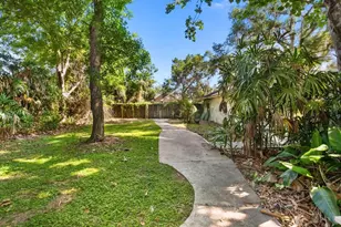127 E Laurel Ave, Howey in the Hills, FL 34737 - Photo 29