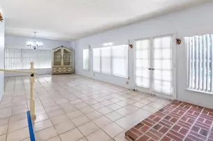 127 E Laurel Ave, Howey in the Hills, FL 34737 - Photo 11