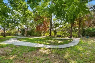 127 E Laurel Ave, Howey in the Hills, FL 34737 - Photo 31