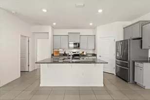 8104 Penrose Pl, Wildwood, FL 34785 - Photo 15