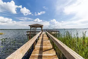 32834 Lakeshore Dr, Tavares, FL 32778 - Photo 1