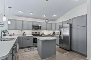 7536 Kuenher Ct, The Villages, FL 34762 - Photo 11