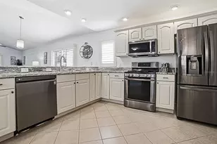 435 Carlisle Ct, The Villages, FL 32162 - Photo 3