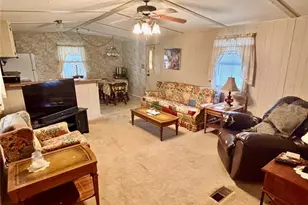 945 Tarrson Blvd, Lady Lake, FL 32159 - Photo 7