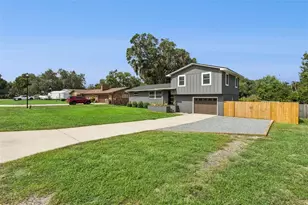 33241 Fairway Rd, Leesburg, FL 34788 - Photo 3