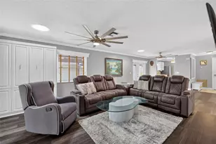 1004 Laredo Ln, Lady Lake, FL 32159 - Photo 15