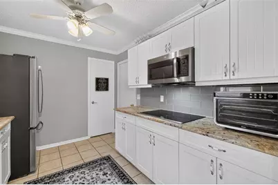 1004 Laredo Lane, Lady Lake, FL 32159 - Photo 9