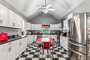 511 E Mirror Lake Dr, Fruitland Park, FL 34731 - Photo 41
