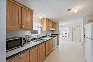 2786 NE 33rd Pl, Coleman, FL 33521 - Photo 7