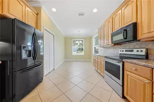 81 Twin Lake Cir, Umatilla, FL 32784 - Photo 7