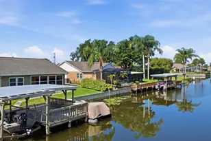 26638 E Cove Dr, Tavares, FL 32778 - Photo 3