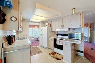 176 Sunset Dr, Tavares, FL 32778 - Photo 23