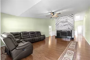 925 Beverly Harbors Dr, Leesburg, FL 34748 - Photo 5