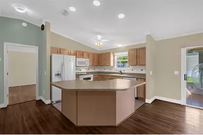 17648 SE 93rd Butler Court, The Villages, FL 32162 - Photo 9