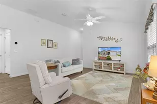 1352 Mary Beth Ln, The Villages, FL 32163 - Photo 9