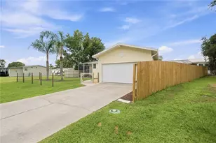 5230 Lexington Cir, Wildwood, FL 34785 - Photo 3