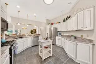 8901 SE 177th Grassmere St, The Villages, FL 32162 - Photo 9