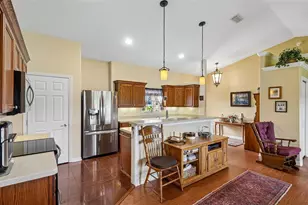 81 Fairway Cir, Umatilla, FL 32784 - Photo 11