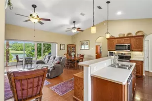 81 Fairway Cir, Umatilla, FL 32784 - Photo 9