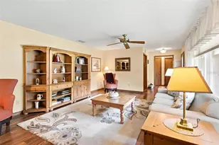 38700 Lakeview Dr, Lady Lake, FL 32159 - Photo 19