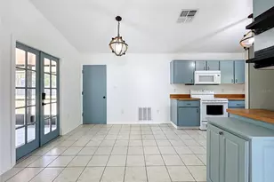 25121 Algonquin Ave, Sorrento, FL 32776 - Photo 13