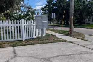 910 S Center St, Eustis, FL 32726 - Photo 25