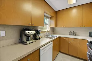 114 Park Ave, Fruitland Park, FL 34731 - Photo 9