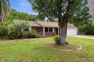 5118 Magnolia Terrace, Fruitland Park, FL 34731 - Photo 3