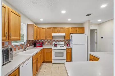 970 Kenova Avenue, The Villages, FL 32162 - Photo 9