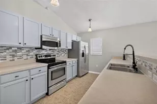 2225 Sandridge Cir, Eustis, FL 32726 - Photo 3