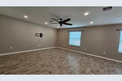 1921 Bell Creek Loop, Fruitland Park, FL 34731 - Photo 9