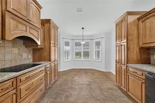 1557 Oak Forest Dr, The Villages, FL 32162 - Photo 9