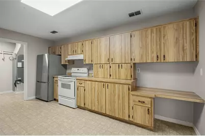 12185 SE 61st Court, Belleview, FL 34420 - Photo 9