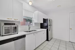 954 Avalon Ave, Lady Lake, FL 32159 - Photo 5