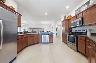 2266 Bachman Path, The Villages, FL 32162 - Photo 3