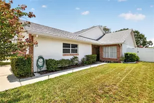 626 Woodview Dr, Tavares, FL 32778 - Photo 9