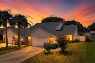 626 Woodview Dr, Tavares, FL 32778 - Photo 1