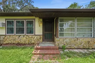 2104 SE Lake Weir Ave, Ocala, FL 34471 - Photo 1