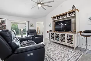 843 Clifford Ct, The Villages, FL 32163 - Photo 9