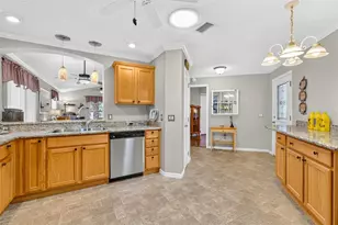 7610 SE 171st Horseshoe Ln, The Villages, FL 32162 - Photo 7