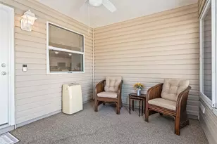 973 York Terrace, The Villages, FL 32162 - Photo 9