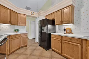 25333 River Crest Dr, Leesburg, FL 34748 - Photo 9