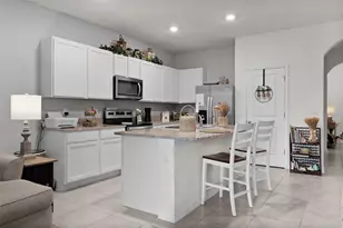 5365 Pinecone Ct, Wildwood, FL 34785 - Photo 11