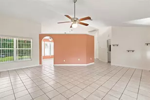 742 Woodview Dr, Tavares, FL 32778 - Photo 7