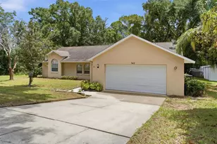 742 Woodview Dr, Tavares, FL 32778 - Photo 3