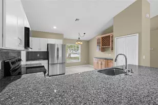 148 Country Lakes Cir, Groveland, FL 34736 - Photo 5