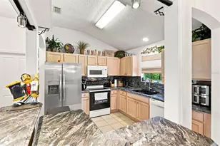 3425 Carbondale Ct, The Villages, FL 32162 - Photo 11