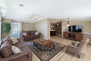 601 Robin Ln, Wildwood, FL 34785 - Photo 9